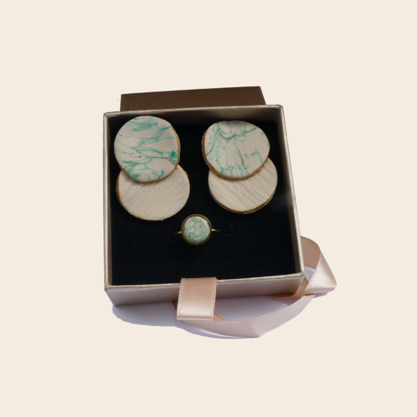 Ostara conjunto - Crema y agua esmeralda