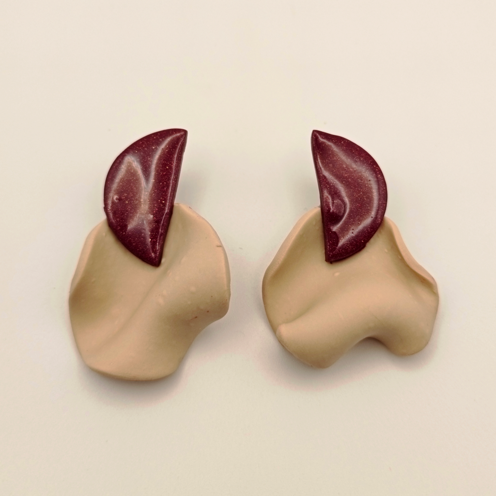 Isis - Pendiente granate y crema mate