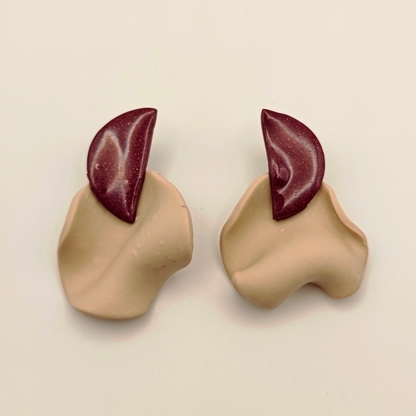 Isis - Pendiente granate y crema mate