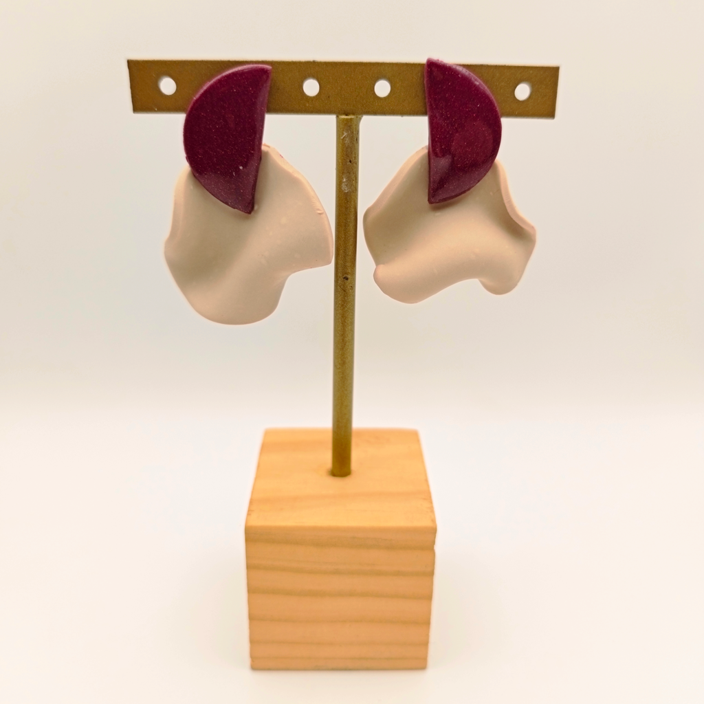 Isis - Pendiente granate y crema mate