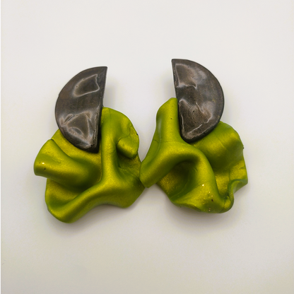 Isis - Pendiente marrón y verde pistacho