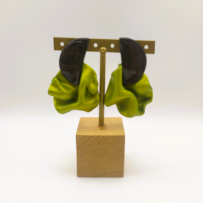 Isis - Pendiente marrón y verde pistacho