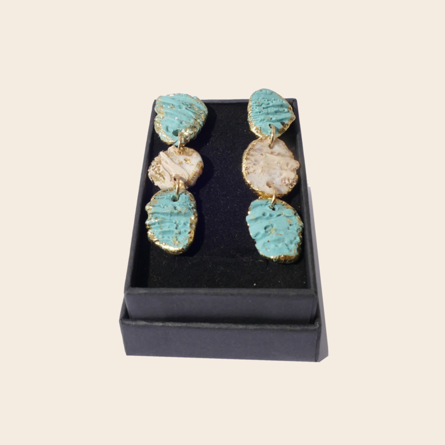 Lakshmi - tres piezas de turquesa y crema