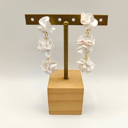 Clavel - Pendientes cascada blancos