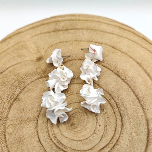 Clavel - Pendientes cascada blancos