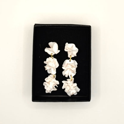 Clavel - Pendientes cascada blancos