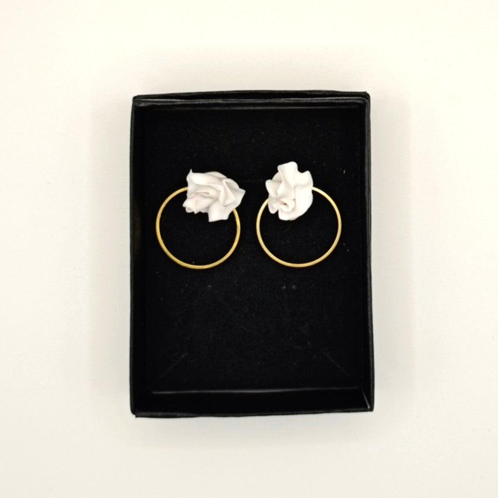 Clavel - Pendiente clavel blanco con aro