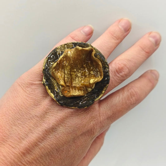 Anillo - pétalo verde oscuro y dorado