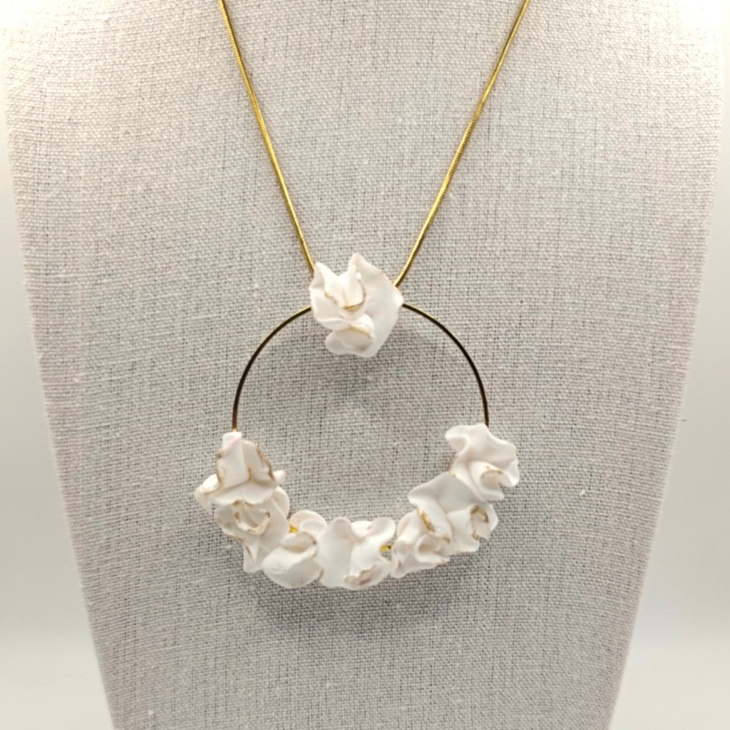 Clavel - colgante blanco o rojo aro grande