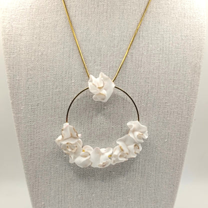 Clavel - colgante blanco o rojo aro grande