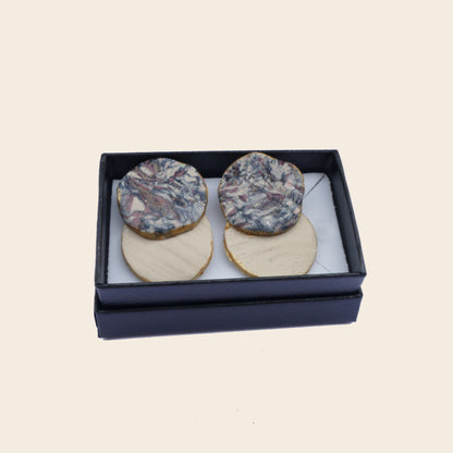 Ostara - crema, tierra y gris.