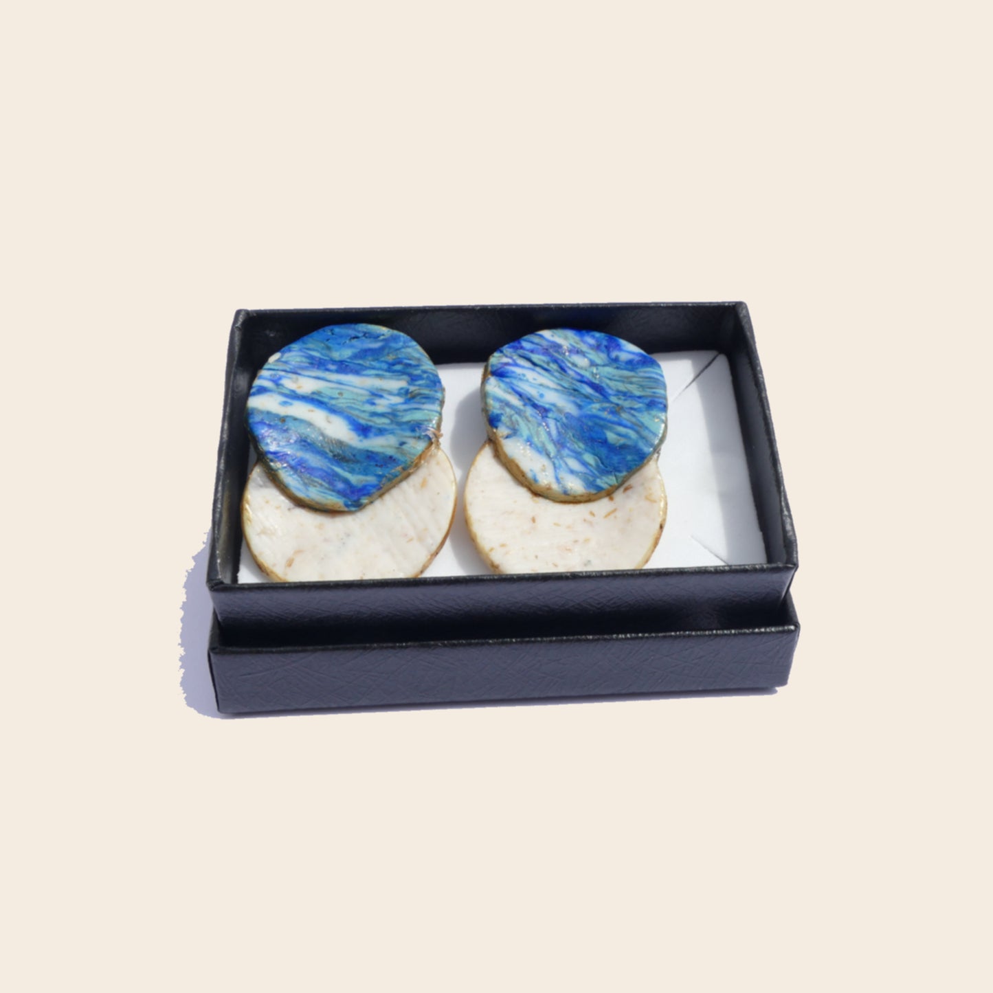 Ostara - Azul intenso y crema