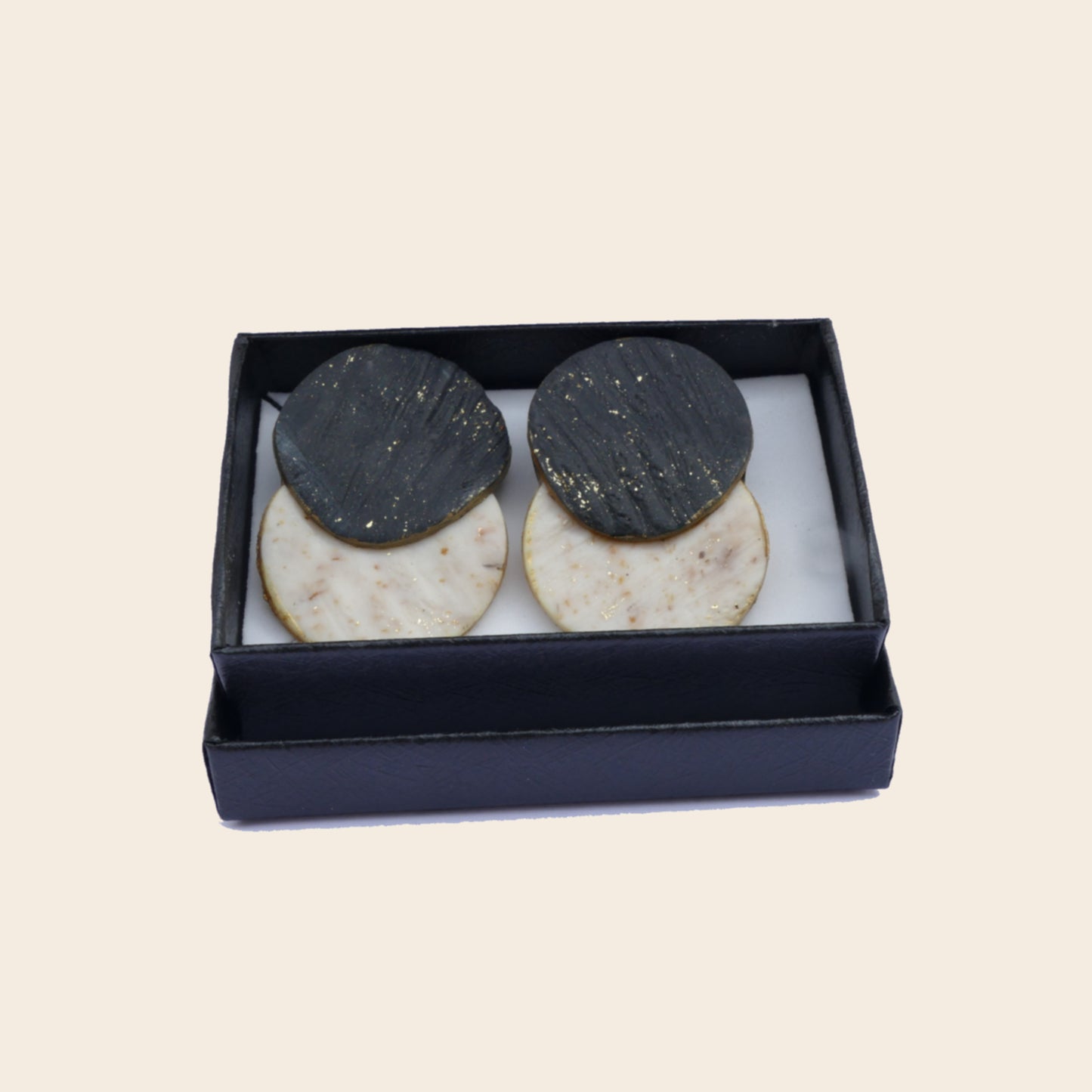 Ostara - Negro y dorado